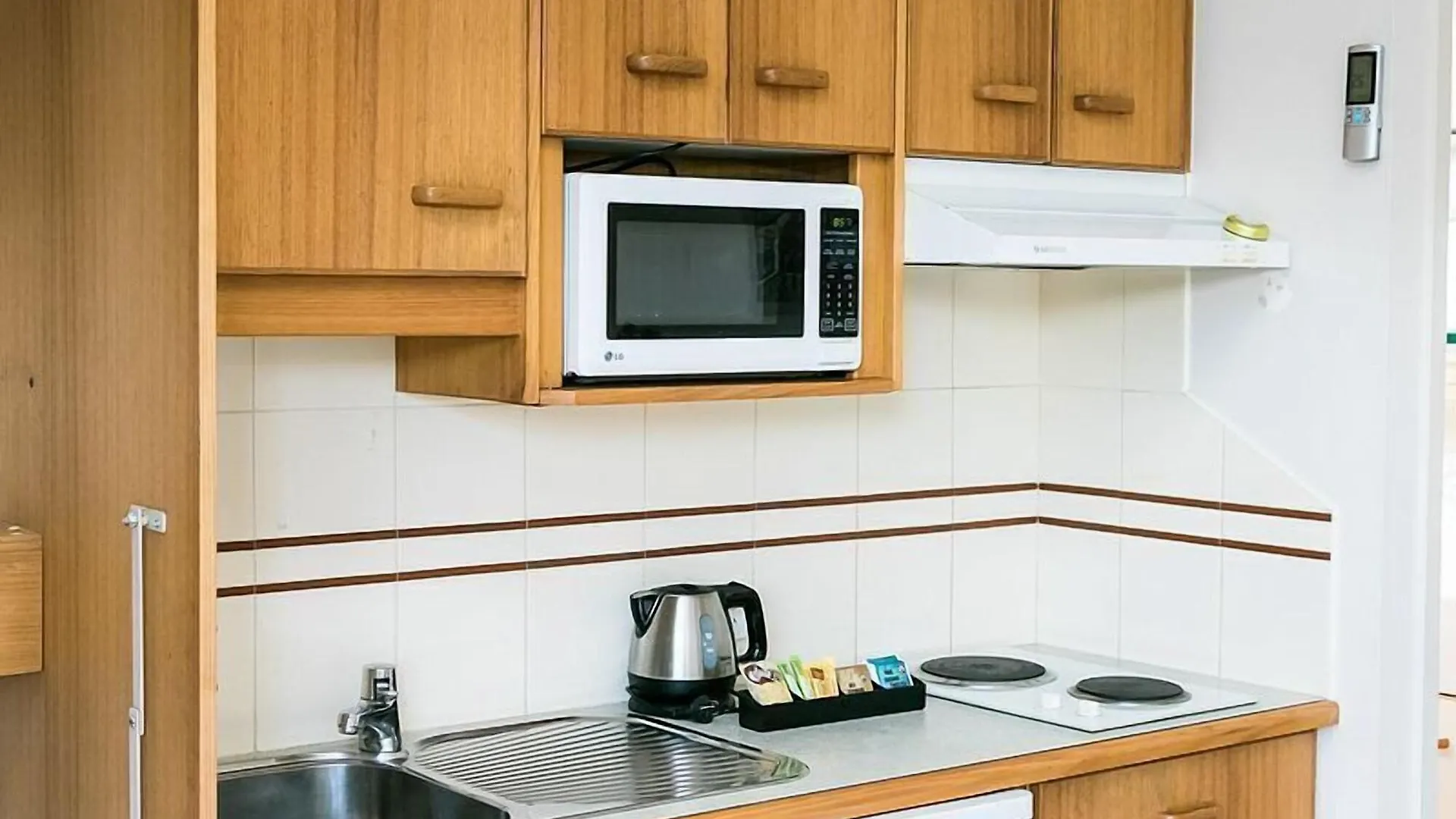 Resort Boat Harbour Studio Apartments And Villas Hervey Bay