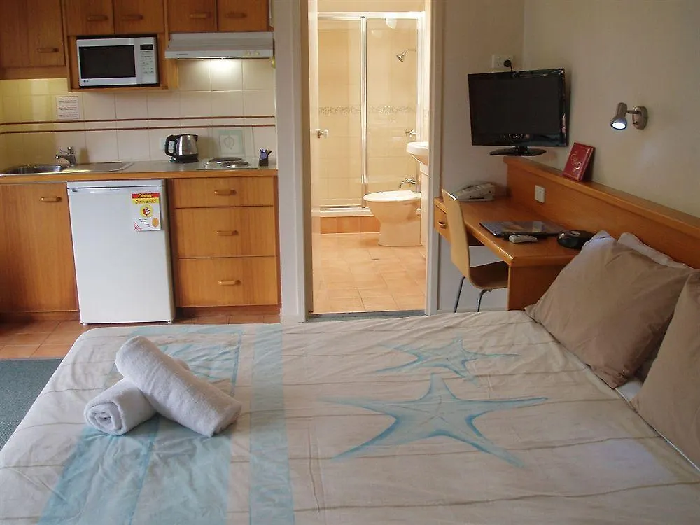 *** Resort Boat Harbour Studio Apartments And Villas Hervey Bay Australia